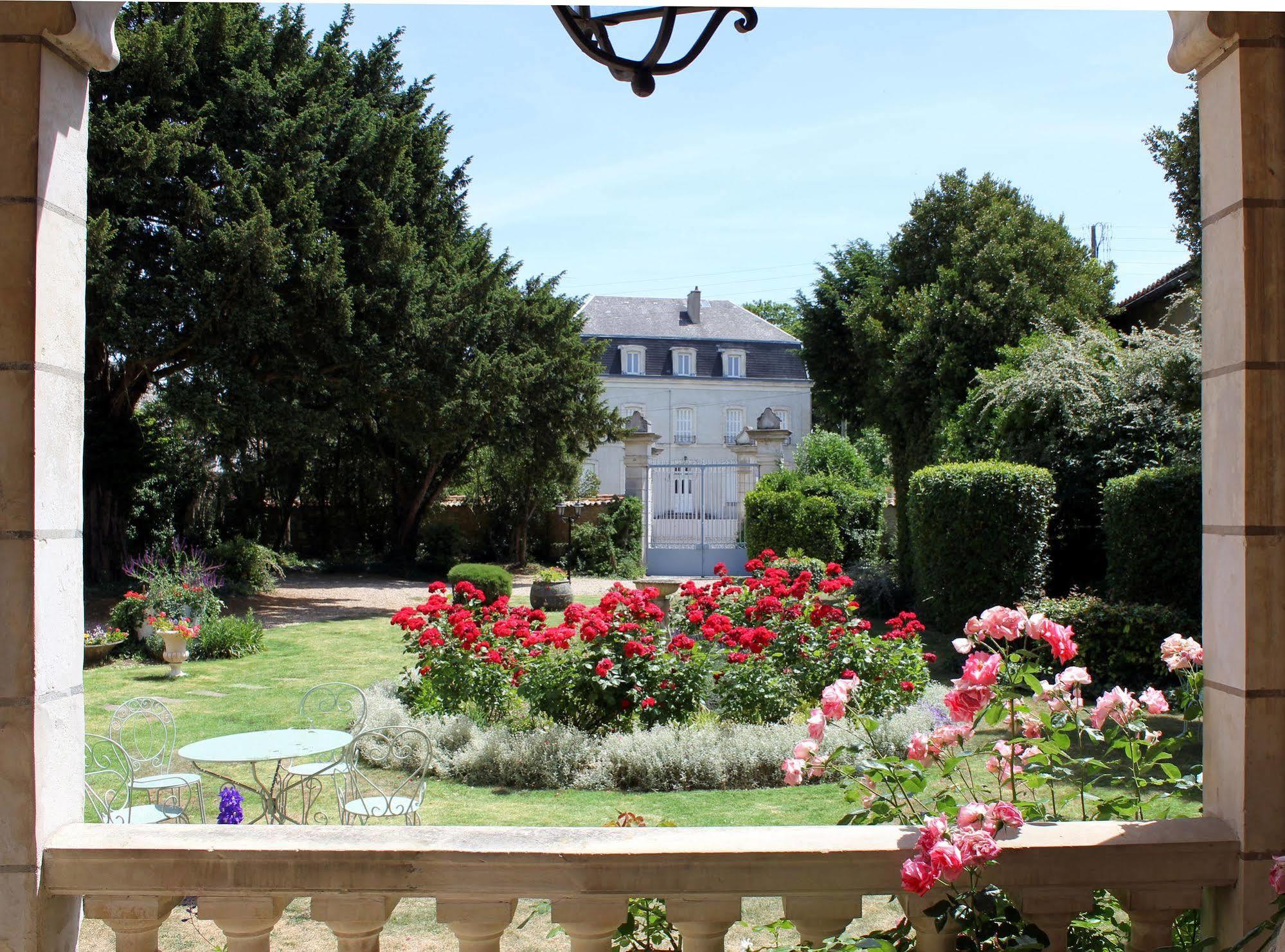 La Roseraie Neuville-du-Poitou Exterior foto